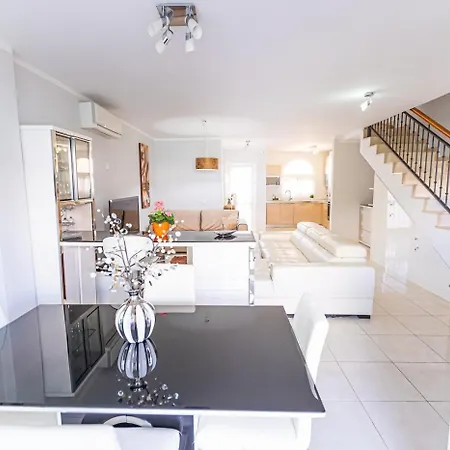 Semesterbostad Duplex, *